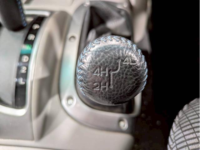 トライトン ベースグレード キャノピー ワンオーナー Stradaナビ Clarionオーディオ フォグランプ 純正AW パートタイム4WD ドアバイザー サイドステップ リモコンキー スペアキー ETC車載器 走行9.3万キロ(42枚目)