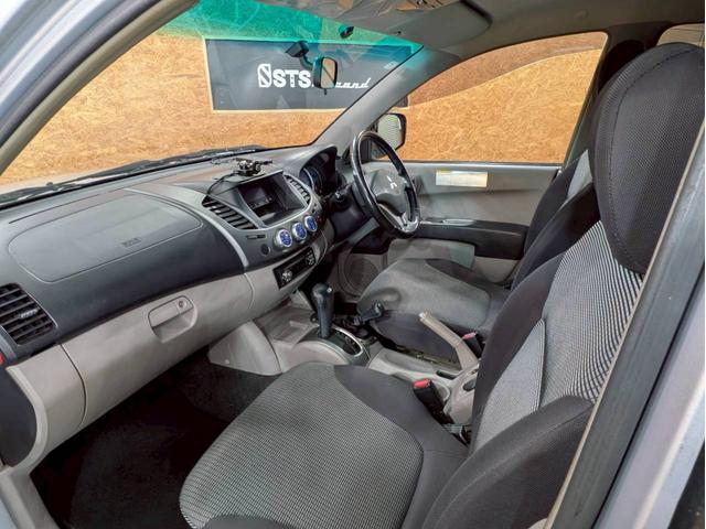 トライトン ベースグレード キャノピー ワンオーナー Stradaナビ Clarionオーディオ フォグランプ 純正AW パートタイム4WD ドアバイザー サイドステップ リモコンキー スペアキー ETC車載器 走行9.3万キロ(50枚目)