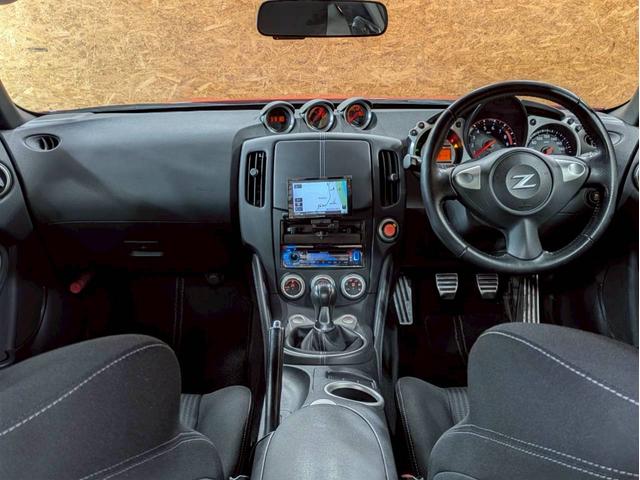 フェアレディZ バージョンS 6速MT V6/3.7L 336PS 社外ナビ デジタルTV BT接続 ケンウッドオーディオ HIDヘッドライト 純正19インチAW 前後ドラレコ プッシュスタート インテリジェントキー ETC車載器(23枚目)