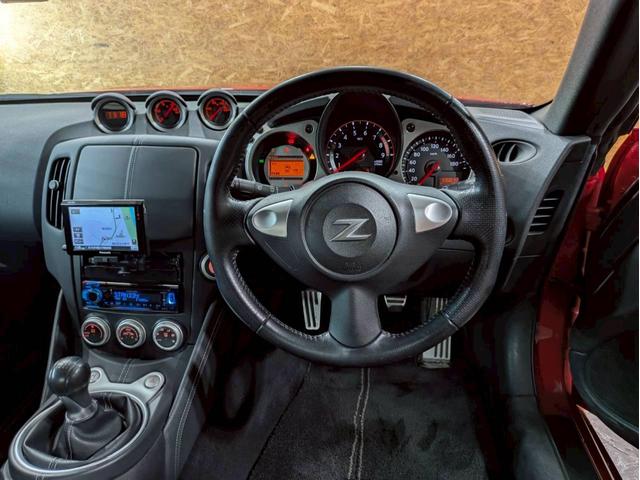 フェアレディZ バージョンS 6速MT V6/3.7L 336PS 社外ナビ デジタルTV BT接続 ケンウッドオーディオ HIDヘッドライト 純正19インチAW 前後ドラレコ プッシュスタート インテリジェントキー ETC車載器(26枚目)