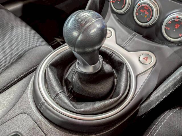 フェアレディZ バージョンS 6速MT V6/3.7L 336PS 社外ナビ デジタルTV BT接続 ケンウッドオーディオ HIDヘッドライト 純正19インチAW 前後ドラレコ プッシュスタート インテリジェントキー ETC車載器(40枚目)