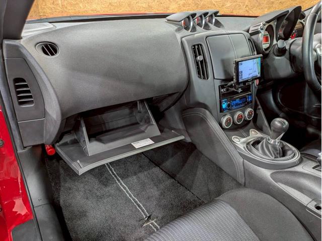 フェアレディZ バージョンS 6速MT V6/3.7L 336PS 社外ナビ デジタルTV BT接続 ケンウッドオーディオ HIDヘッドライト 純正19インチAW 前後ドラレコ プッシュスタート インテリジェントキー ETC車載器(44枚目)