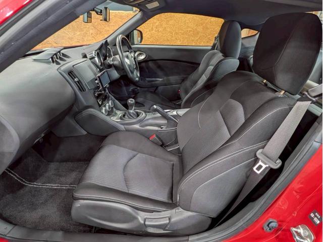 フェアレディZ バージョンS 6速MT V6/3.7L 336PS 社外ナビ デジタルTV BT接続 ケンウッドオーディオ HIDヘッドライト 純正19インチAW 前後ドラレコ プッシュスタート インテリジェントキー ETC車載器(52枚目)
