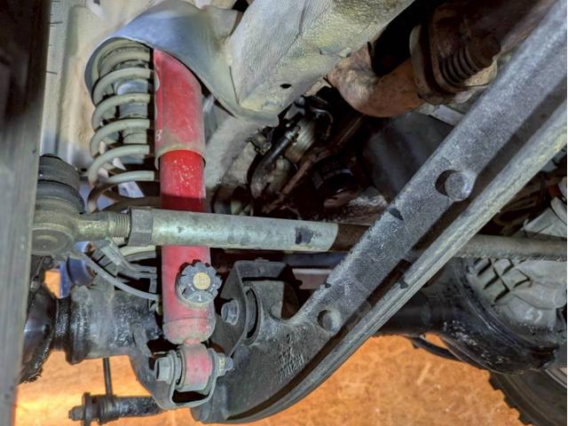 ジムニー ＸＧ　ユーザー様仕入　５ＭＴ　リフトアップ　タニグチマフラー　社外ステップ　ラテラルロッド　社外１６インチＡＷ　デジタルインナーミラー　社外ナビ　フルセグＴＶ　シートカバー　牽引フック　リモコンキー　ＥＴＣ（27枚目）