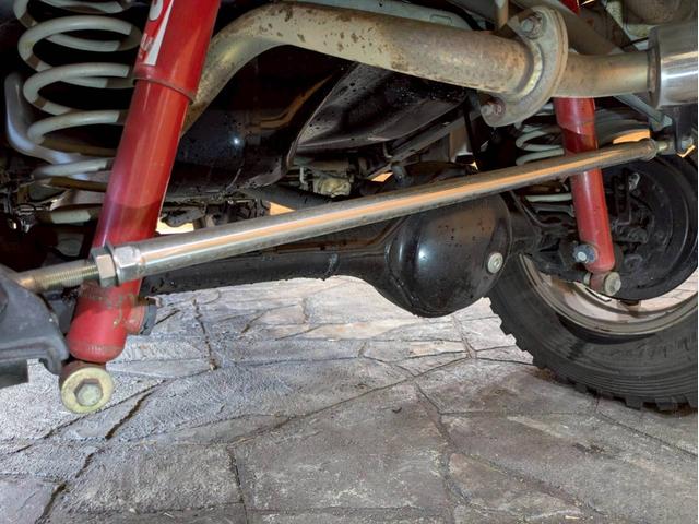 ジムニー ＸＧ　ユーザー様仕入　５ＭＴ　リフトアップ　タニグチマフラー　社外ステップ　ラテラルロッド　社外１６インチＡＷ　デジタルインナーミラー　社外ナビ　フルセグＴＶ　シートカバー　牽引フック　リモコンキー　ＥＴＣ（29枚目）