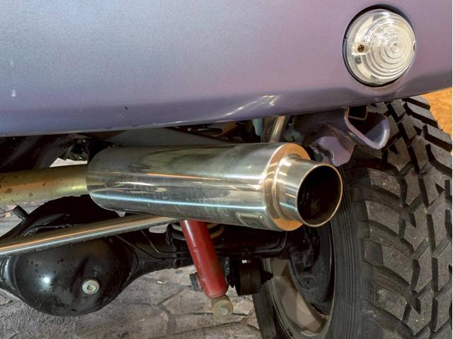 ジムニー ＸＧ　ユーザー様仕入　５ＭＴ　リフトアップ　タニグチマフラー　社外ステップ　ラテラルロッド　社外１６インチＡＷ　デジタルインナーミラー　社外ナビ　フルセグＴＶ　シートカバー　牽引フック　リモコンキー　ＥＴＣ（30枚目）