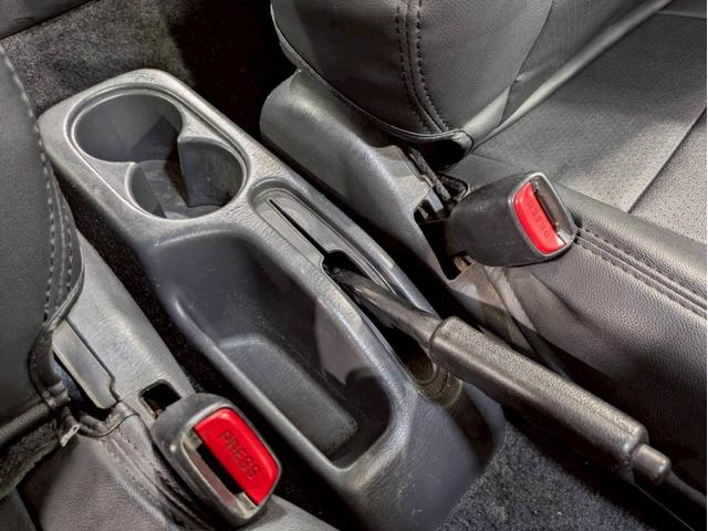 ジムニー ＸＧ　ユーザー様仕入　５ＭＴ　リフトアップ　タニグチマフラー　社外ステップ　ラテラルロッド　社外１６インチＡＷ　デジタルインナーミラー　社外ナビ　フルセグＴＶ　シートカバー　牽引フック　リモコンキー　ＥＴＣ（44枚目）