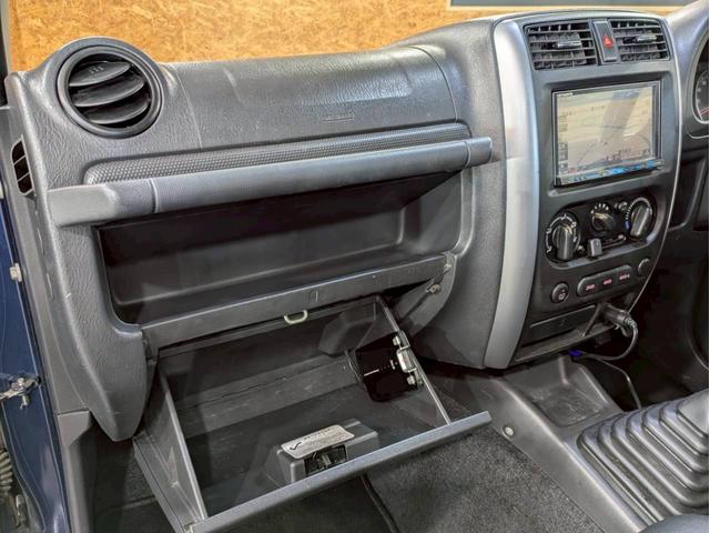 ジムニー ＸＧ　ユーザー様仕入　５ＭＴ　リフトアップ　タニグチマフラー　社外ステップ　ラテラルロッド　社外１６インチＡＷ　デジタルインナーミラー　社外ナビ　フルセグＴＶ　シートカバー　牽引フック　リモコンキー　ＥＴＣ（45枚目）