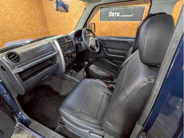 ジムニー ＸＧ　ユーザー様仕入　５ＭＴ　リフトアップ　タニグチマフラー　社外ステップ　ラテラルロッド　社外１６インチＡＷ　デジタルインナーミラー　社外ナビ　フルセグＴＶ　シートカバー　牽引フック　リモコンキー　ＥＴＣ（52枚目）