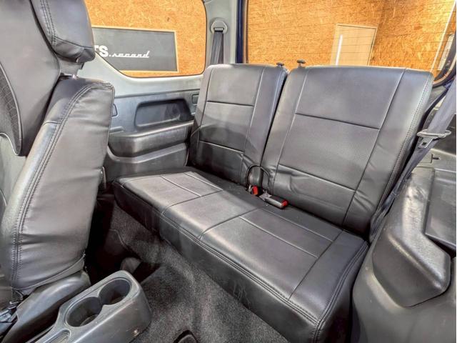 ジムニー ＸＧ　ユーザー様仕入　５ＭＴ　リフトアップ　タニグチマフラー　社外ステップ　ラテラルロッド　社外１６インチＡＷ　デジタルインナーミラー　社外ナビ　フルセグＴＶ　シートカバー　牽引フック　リモコンキー　ＥＴＣ（56枚目）