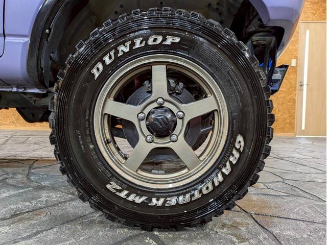 ジムニー ＸＧ　ユーザー様仕入　５ＭＴ　リフトアップ　タニグチマフラー　社外ステップ　ラテラルロッド　社外１６インチＡＷ　デジタルインナーミラー　社外ナビ　フルセグＴＶ　シートカバー　牽引フック　リモコンキー　ＥＴＣ（61枚目）