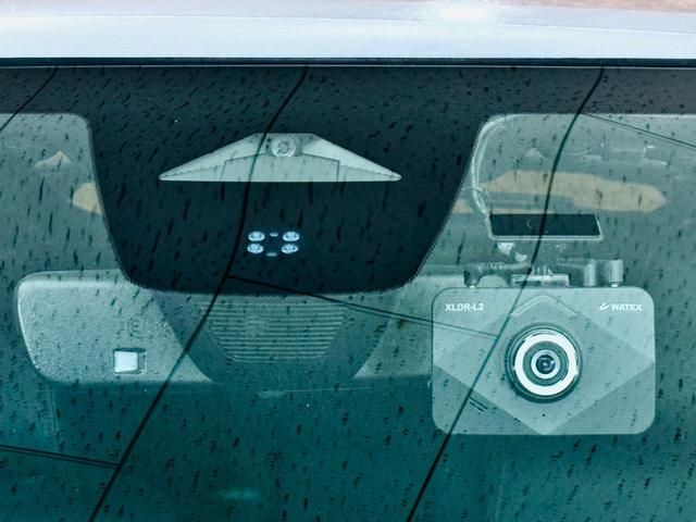 シビック e:HEV リアウィング ダウンサス LEDヘッドライト 純正18インチアルミ 純正ナビ フルセグTV BT接続 バックカメラ ハーフレザー パワーシート シートヒーター クルコン 置くだけ充電 ドラレコ ETC(19枚目)