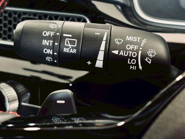 シビック e:HEV リアウィング ダウンサス LEDヘッドライト 純正18インチアルミ 純正ナビ フルセグTV BT接続 バックカメラ ハーフレザー パワーシート シートヒーター クルコン 置くだけ充電 ドラレコ ETC(28枚目)