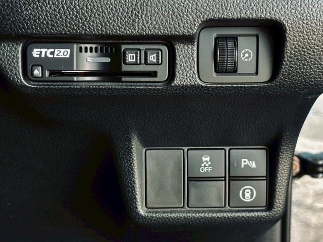 シビック e:HEV リアウィング ダウンサス LEDヘッドライト 純正18インチアルミ 純正ナビ フルセグTV BT接続 バックカメラ ハーフレザー パワーシート シートヒーター クルコン 置くだけ充電 ドラレコ ETC(30枚目)