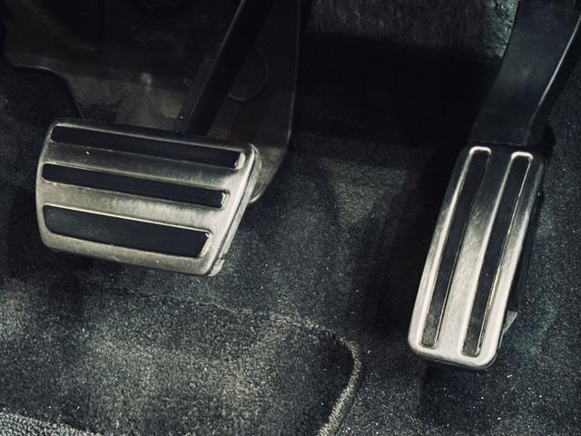 シビック e:HEV リアウィング ダウンサス LEDヘッドライト 純正18インチアルミ 純正ナビ フルセグTV BT接続 バックカメラ ハーフレザー パワーシート シートヒーター クルコン 置くだけ充電 ドラレコ ETC(31枚目)