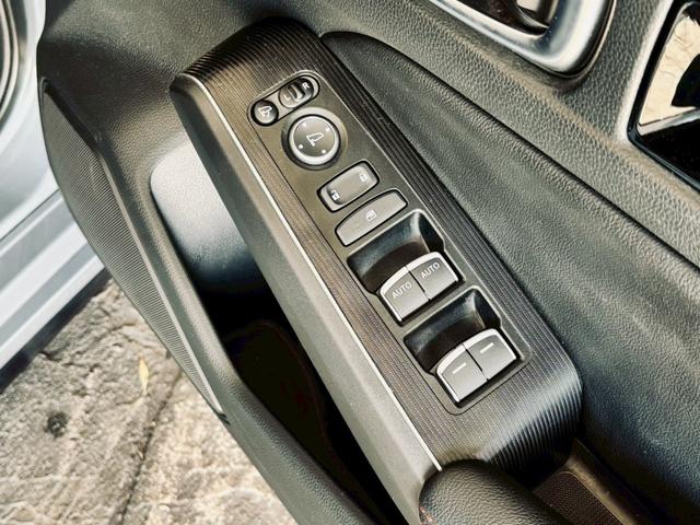 シビック e:HEV リアウィング ダウンサス LEDヘッドライト 純正18インチアルミ 純正ナビ フルセグTV BT接続 バックカメラ ハーフレザー パワーシート シートヒーター クルコン 置くだけ充電 ドラレコ ETC(33枚目)