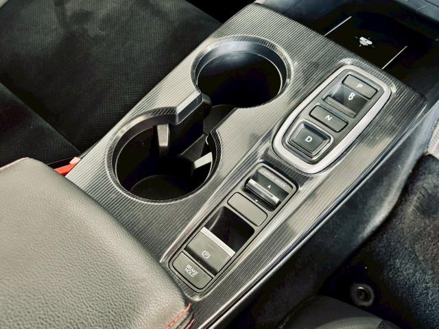 シビック e:HEV リアウィング ダウンサス LEDヘッドライト 純正18インチアルミ 純正ナビ フルセグTV BT接続 バックカメラ ハーフレザー パワーシート シートヒーター クルコン 置くだけ充電 ドラレコ ETC(40枚目)