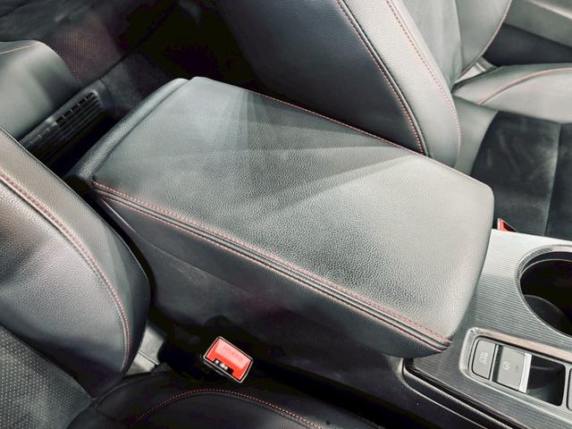 シビック e:HEV リアウィング ダウンサス LEDヘッドライト 純正18インチアルミ 純正ナビ フルセグTV BT接続 バックカメラ ハーフレザー パワーシート シートヒーター クルコン 置くだけ充電 ドラレコ ETC(41枚目)