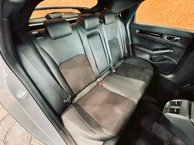 シビック e:HEV リアウィング ダウンサス LEDヘッドライト 純正18インチアルミ 純正ナビ フルセグTV BT接続 バックカメラ ハーフレザー パワーシート シートヒーター クルコン 置くだけ充電 ドラレコ ETC(55枚目)