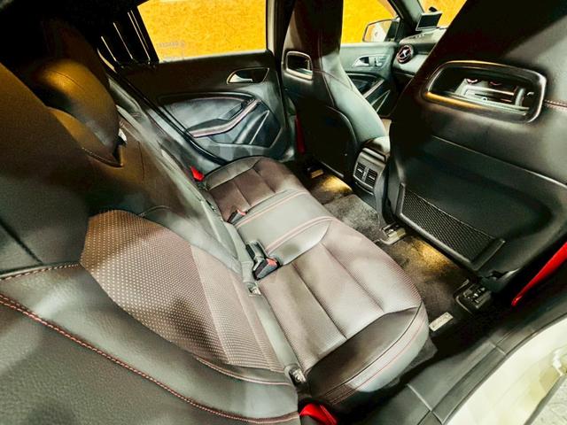 Ａクラス Ａ４５　４マチック　パナメリカーナグリル　ルーフスポイラ　ルーフラッピング　ＬＥＤライト　純正ＡＷ　純正ナビ　フルセグＴＶ　ＢＴ接続　バックカメラ　革シート　パワーシート　シートヒーター　ＢＳＭ　ＳＵＰＥＲＣＡＴ　ＥＴＣ（65枚目）