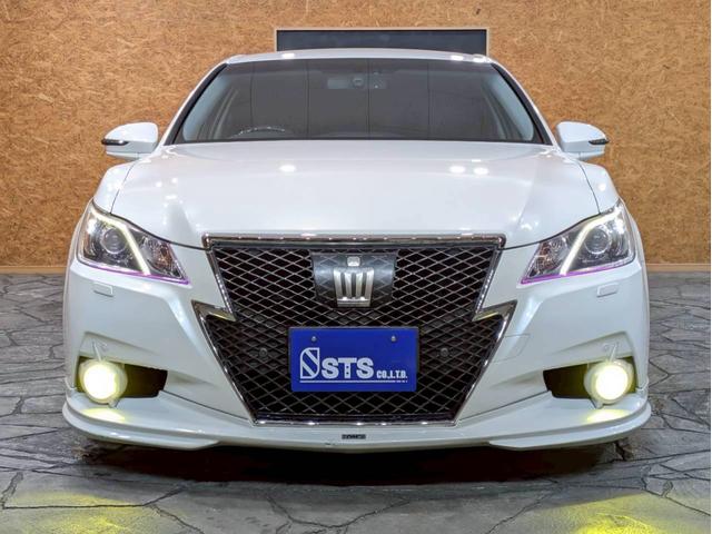クラウン アスリートＧ　ユーザー様仕入　タナベ車高調　Ｔｏｍｓフルエアロ・マフラー・ステア　社外１９インチＡＷ　ヴァレンティＬＥＤテール　トランク・ルーフスポイラー　純正ナビ　Ｂカメラ　黒革シート　電動シート　シートヒーター（8枚目）