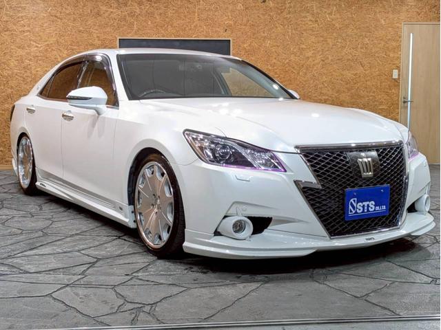 クラウン アスリートＧ　ユーザー様仕入　タナベ車高調　Ｔｏｍｓフルエアロ・マフラー・ステア　社外１９インチＡＷ　ヴァレンティＬＥＤテール　トランク・ルーフスポイラー　純正ナビ　Ｂカメラ　黒革シート　電動シート　シートヒーター（12枚目）