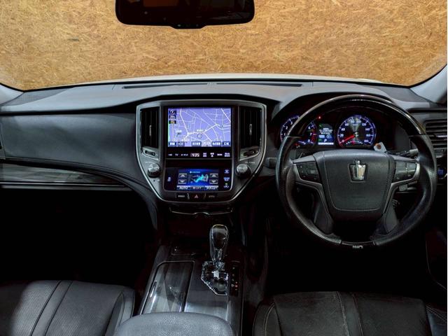 クラウン アスリートＧ　ユーザー様仕入　タナベ車高調　Ｔｏｍｓフルエアロ・マフラー・ステア　社外１９インチＡＷ　ヴァレンティＬＥＤテール　トランク・ルーフスポイラー　純正ナビ　Ｂカメラ　黒革シート　電動シート　シートヒーター（26枚目）