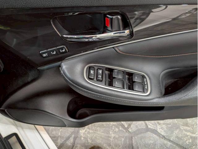 クラウン アスリートＧ　ユーザー様仕入　タナベ車高調　Ｔｏｍｓフルエアロ・マフラー・ステア　社外１９インチＡＷ　ヴァレンティＬＥＤテール　トランク・ルーフスポイラー　純正ナビ　Ｂカメラ　黒革シート　電動シート　シートヒーター（37枚目）