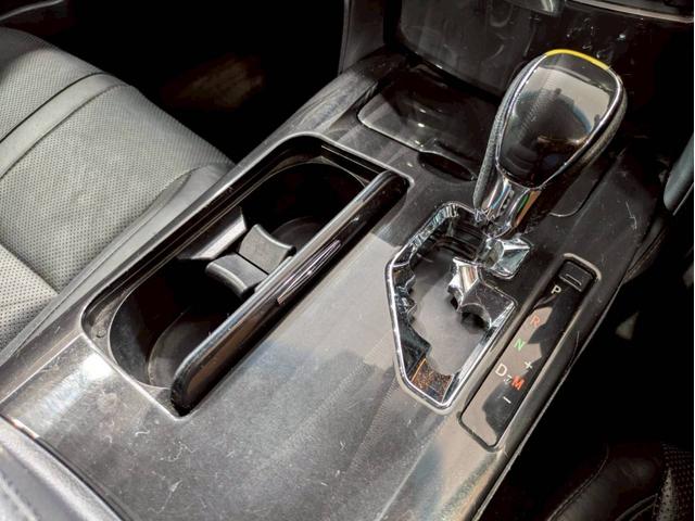 クラウン アスリートＧ　ユーザー様仕入　タナベ車高調　Ｔｏｍｓフルエアロ・マフラー・ステア　社外１９インチＡＷ　ヴァレンティＬＥＤテール　トランク・ルーフスポイラー　純正ナビ　Ｂカメラ　黒革シート　電動シート　シートヒーター（41枚目）