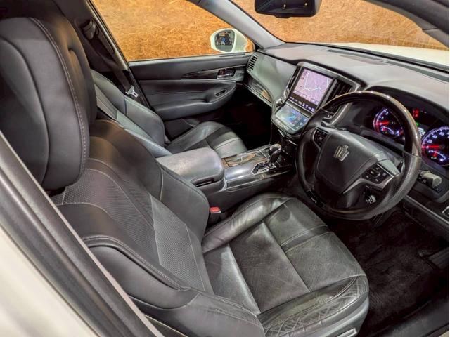 クラウン アスリートＧ　ユーザー様仕入　タナベ車高調　Ｔｏｍｓフルエアロ・マフラー・ステア　社外１９インチＡＷ　ヴァレンティＬＥＤテール　トランク・ルーフスポイラー　純正ナビ　Ｂカメラ　黒革シート　電動シート　シートヒーター（47枚目）