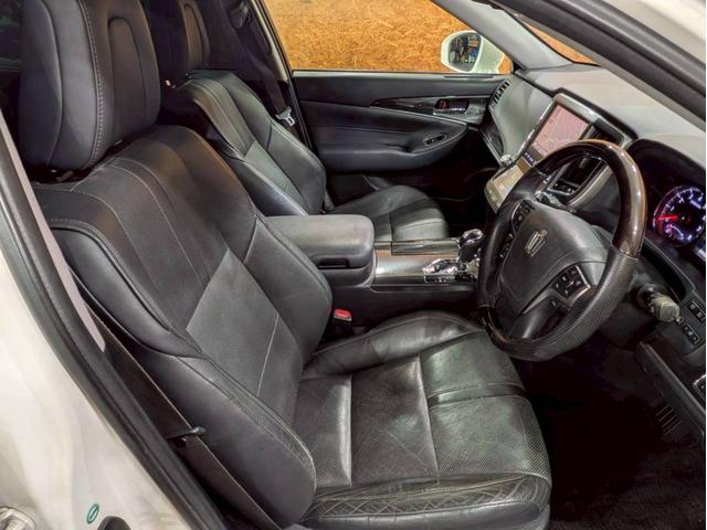 クラウン アスリートＧ　ユーザー様仕入　タナベ車高調　Ｔｏｍｓフルエアロ・マフラー・ステア　社外１９インチＡＷ　ヴァレンティＬＥＤテール　トランク・ルーフスポイラー　純正ナビ　Ｂカメラ　黒革シート　電動シート　シートヒーター（48枚目）