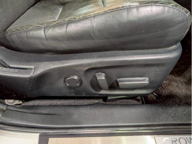 クラウン アスリートＧ　ユーザー様仕入　タナベ車高調　Ｔｏｍｓフルエアロ・マフラー・ステア　社外１９インチＡＷ　ヴァレンティＬＥＤテール　トランク・ルーフスポイラー　純正ナビ　Ｂカメラ　黒革シート　電動シート　シートヒーター（50枚目）