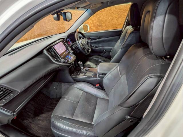 クラウン アスリートＧ　ユーザー様仕入　タナベ車高調　Ｔｏｍｓフルエアロ・マフラー・ステア　社外１９インチＡＷ　ヴァレンティＬＥＤテール　トランク・ルーフスポイラー　純正ナビ　Ｂカメラ　黒革シート　電動シート　シートヒーター（51枚目）