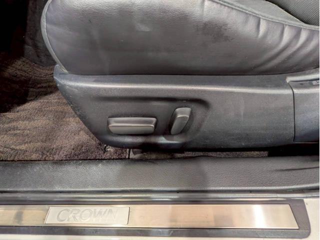 クラウン アスリートＧ　ユーザー様仕入　タナベ車高調　Ｔｏｍｓフルエアロ・マフラー・ステア　社外１９インチＡＷ　ヴァレンティＬＥＤテール　トランク・ルーフスポイラー　純正ナビ　Ｂカメラ　黒革シート　電動シート　シートヒーター（54枚目）