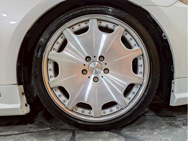 クラウン アスリートＧ　ユーザー様仕入　タナベ車高調　Ｔｏｍｓフルエアロ・マフラー・ステア　社外１９インチＡＷ　ヴァレンティＬＥＤテール　トランク・ルーフスポイラー　純正ナビ　Ｂカメラ　黒革シート　電動シート　シートヒーター（67枚目）