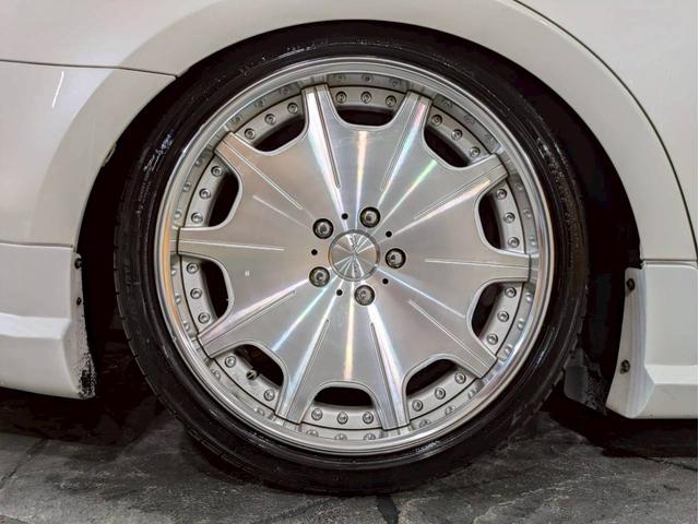 クラウン アスリートＧ　ユーザー様仕入　タナベ車高調　Ｔｏｍｓフルエアロ・マフラー・ステア　社外１９インチＡＷ　ヴァレンティＬＥＤテール　トランク・ルーフスポイラー　純正ナビ　Ｂカメラ　黒革シート　電動シート　シートヒーター（69枚目）