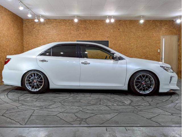 カムリ ハイブリッド　Ｇパッケージ・プレミアムブラック　フロントモデリスタ　ＢＬＩＴＺ車高調　ＷＯＲＫ１８インチＡＷ　ＬＥＤヘッドライト　純正ナビ　フルセグＴＶ　ＢＴ接続　バックモニター　ハーフレザー　パワーシート　プリクラッシュ　レーダークルーズ　ＥＴＣ（13枚目）