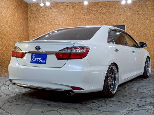 カムリ ハイブリッド　Ｇパッケージ・プレミアムブラック　フロントモデリスタ　ＢＬＩＴＺ車高調　ＷＯＲＫ１８インチＡＷ　ＬＥＤヘッドライト　純正ナビ　フルセグＴＶ　ＢＴ接続　バックモニター　ハーフレザー　パワーシート　プリクラッシュ　レーダークルーズ　ＥＴＣ（14枚目）