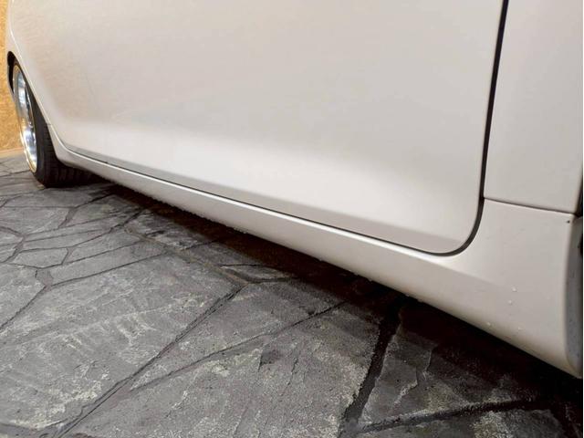 カムリ ハイブリッド　Ｇパッケージ・プレミアムブラック　フロントモデリスタ　ＢＬＩＴＺ車高調　ＷＯＲＫ１８インチＡＷ　ＬＥＤヘッドライト　純正ナビ　フルセグＴＶ　ＢＴ接続　バックモニター　ハーフレザー　パワーシート　プリクラッシュ　レーダークルーズ　ＥＴＣ（22枚目）