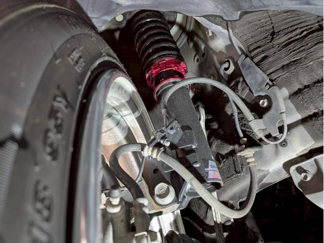 カムリ ハイブリッド　Ｇパッケージ・プレミアムブラック　フロントモデリスタ　ＢＬＩＴＺ車高調　ＷＯＲＫ１８インチＡＷ　ＬＥＤヘッドライト　純正ナビ　フルセグＴＶ　ＢＴ接続　バックモニター　ハーフレザー　パワーシート　プリクラッシュ　レーダークルーズ　ＥＴＣ（25枚目）