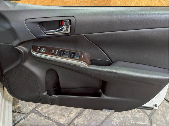 カムリ ハイブリッド　Ｇパッケージ・プレミアムブラック　フロントモデリスタ　ＢＬＩＴＺ車高調　ＷＯＲＫ１８インチＡＷ　ＬＥＤヘッドライト　純正ナビ　フルセグＴＶ　ＢＴ接続　バックモニター　ハーフレザー　パワーシート　プリクラッシュ　レーダークルーズ　ＥＴＣ（36枚目）