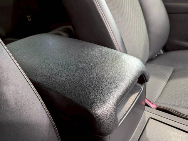 カムリ ハイブリッド　Ｇパッケージ・プレミアムブラック　フロントモデリスタ　ＢＬＩＴＺ車高調　ＷＯＲＫ１８インチＡＷ　ＬＥＤヘッドライト　純正ナビ　フルセグＴＶ　ＢＴ接続　バックモニター　ハーフレザー　パワーシート　プリクラッシュ　レーダークルーズ　ＥＴＣ（48枚目）