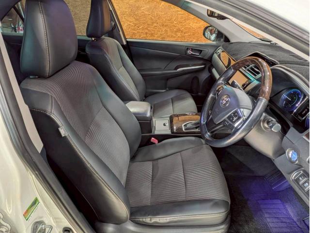 カムリ ハイブリッド　Ｇパッケージ・プレミアムブラック　フロントモデリスタ　ＢＬＩＴＺ車高調　ＷＯＲＫ１８インチＡＷ　ＬＥＤヘッドライト　純正ナビ　フルセグＴＶ　ＢＴ接続　バックモニター　ハーフレザー　パワーシート　プリクラッシュ　レーダークルーズ　ＥＴＣ（56枚目）