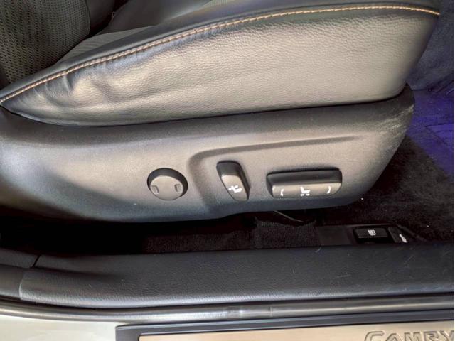 カムリ ハイブリッド　Ｇパッケージ・プレミアムブラック　フロントモデリスタ　ＢＬＩＴＺ車高調　ＷＯＲＫ１８インチＡＷ　ＬＥＤヘッドライト　純正ナビ　フルセグＴＶ　ＢＴ接続　バックモニター　ハーフレザー　パワーシート　プリクラッシュ　レーダークルーズ　ＥＴＣ（58枚目）