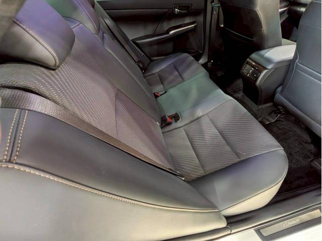 カムリ ハイブリッド　Ｇパッケージ・プレミアムブラック　フロントモデリスタ　ＢＬＩＴＺ車高調　ＷＯＲＫ１８インチＡＷ　ＬＥＤヘッドライト　純正ナビ　フルセグＴＶ　ＢＴ接続　バックモニター　ハーフレザー　パワーシート　プリクラッシュ　レーダークルーズ　ＥＴＣ（62枚目）