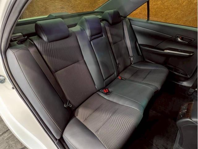 カムリ ハイブリッド　Ｇパッケージ・プレミアムブラック　フロントモデリスタ　ＢＬＩＴＺ車高調　ＷＯＲＫ１８インチＡＷ　ＬＥＤヘッドライト　純正ナビ　フルセグＴＶ　ＢＴ接続　バックモニター　ハーフレザー　パワーシート　プリクラッシュ　レーダークルーズ　ＥＴＣ（64枚目）