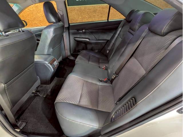 カムリ ハイブリッド　Ｇパッケージ・プレミアムブラック　フロントモデリスタ　ＢＬＩＴＺ車高調　ＷＯＲＫ１８インチＡＷ　ＬＥＤヘッドライト　純正ナビ　フルセグＴＶ　ＢＴ接続　バックモニター　ハーフレザー　パワーシート　プリクラッシュ　レーダークルーズ　ＥＴＣ（67枚目）