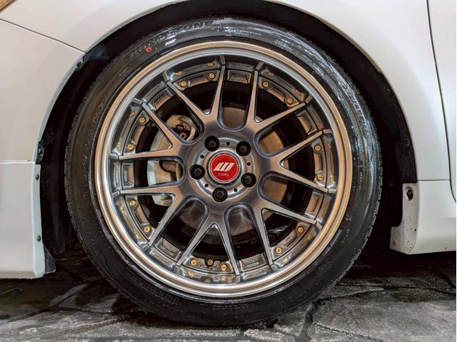 カムリ ハイブリッド　Ｇパッケージ・プレミアムブラック　フロントモデリスタ　ＢＬＩＴＺ車高調　ＷＯＲＫ１８インチＡＷ　ＬＥＤヘッドライト　純正ナビ　フルセグＴＶ　ＢＴ接続　バックモニター　ハーフレザー　パワーシート　プリクラッシュ　レーダークルーズ　ＥＴＣ（74枚目）