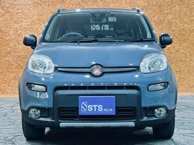 １６０台限定車両　６速ＭＴ　ルーフレール　ＬＥＤヘッドライト　フォグ　純正１５インチアルミ　純正オーディオ　シートヒーター　ステアスイッチ　前後ドラレコ　リモコンキー　ＥＴＣ車載器　走行３．６万キロ台