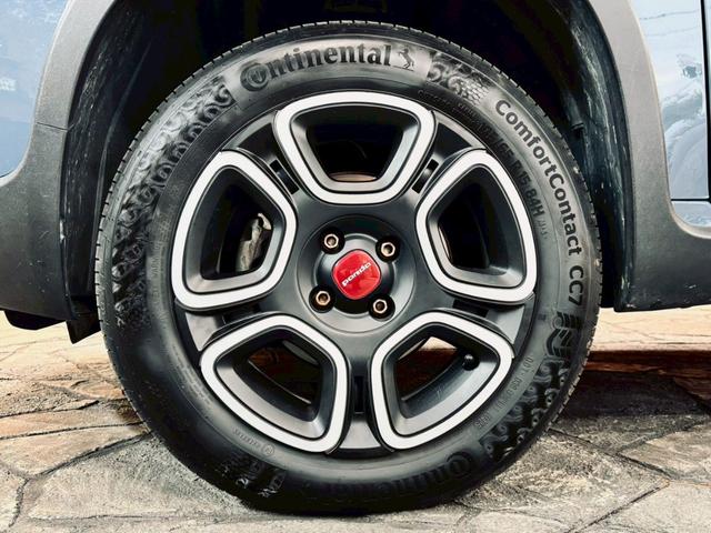 充実装備の１台入荷致しました♪ぜひ実車を見に来てください♪